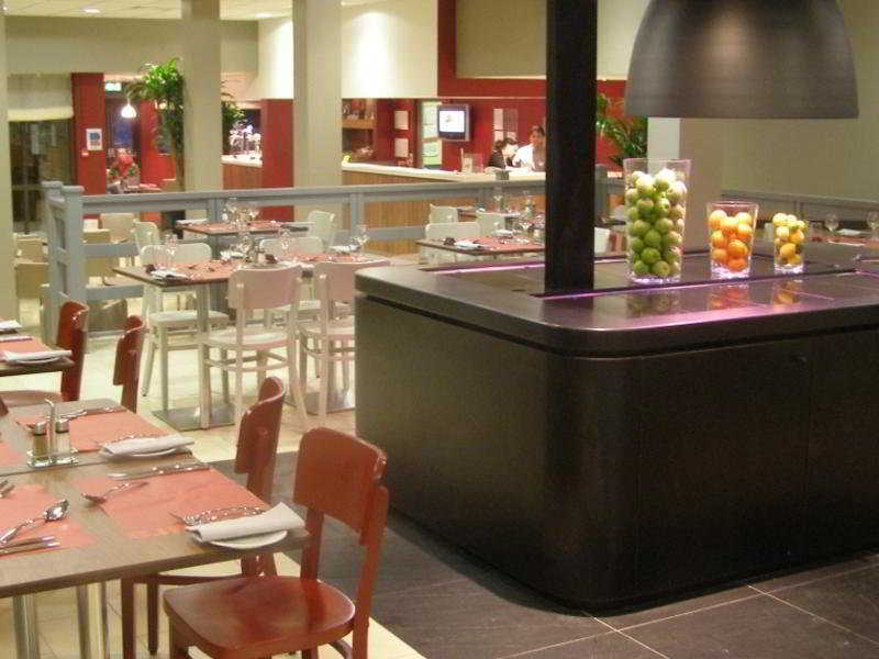 Отель Campanile Суиндон Ресторан фото